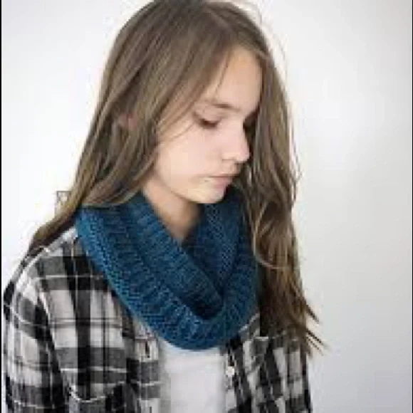 Infinity knit scarf - Picture 5 of 5